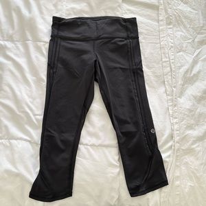 Black Lululemon capri leggings